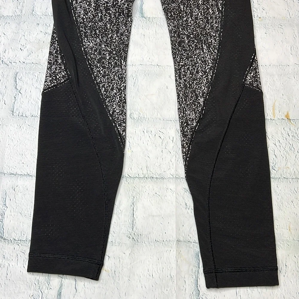 🔹 Lululemon Leggings